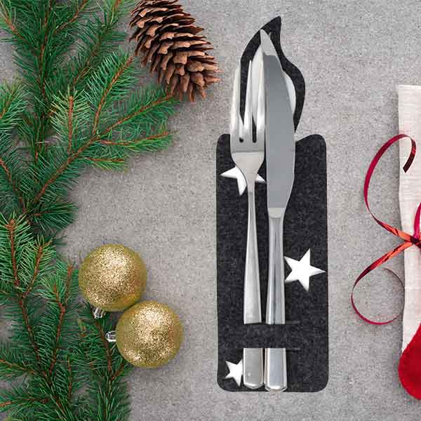 Dunkelgrauer Filz-Besteckhalter Kerze auf einer Weihnachtstafel